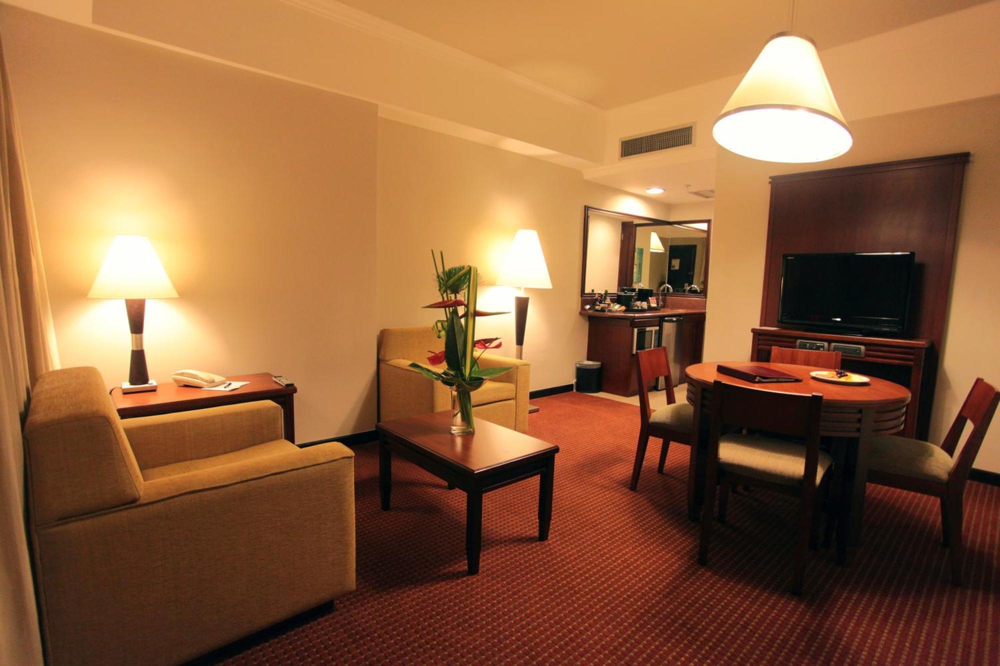 Executive Suites Valencia Zimmer foto