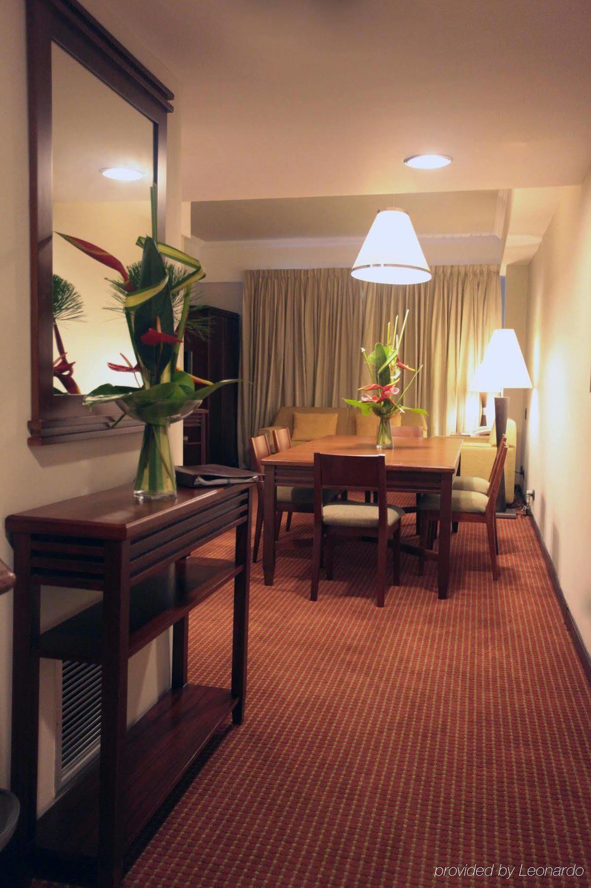 Executive Suites Valencia Zimmer foto