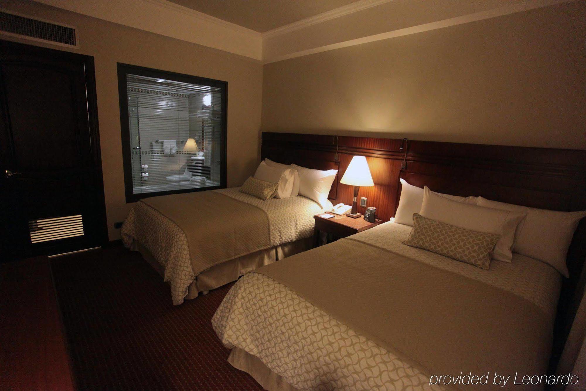 Executive Suites Valencia Zimmer foto